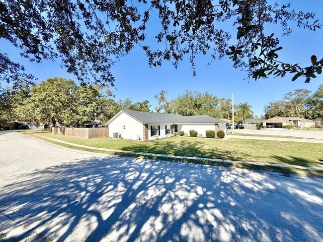 Building Photo - 2610 Sundance Ct