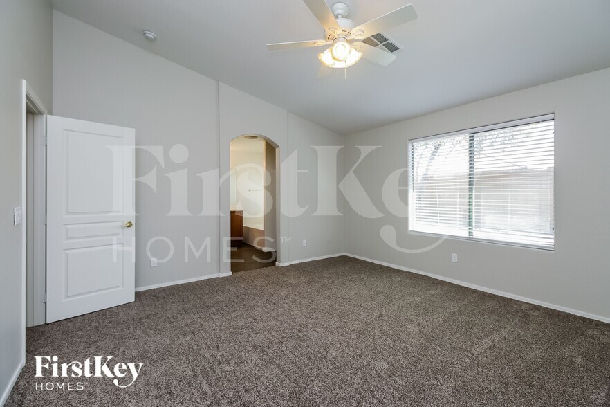 Building Photo - 3849 W South Butte Rd