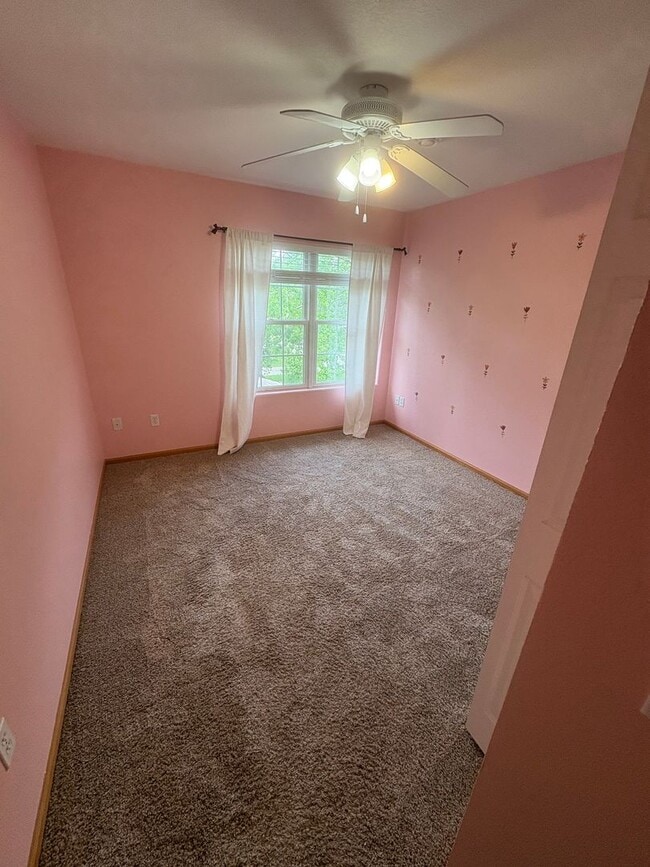 Building Photo - 3 bedroom 2.5 bathroom single family home in Cedar Falls school district
