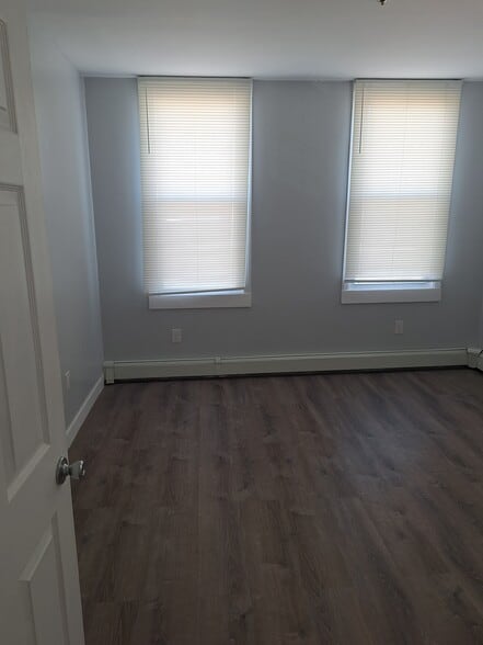 Big bedroom - 2220 E Edgar Rd