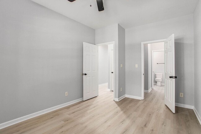Building Photo - Newly Renovated 4/3 Near Beltline!