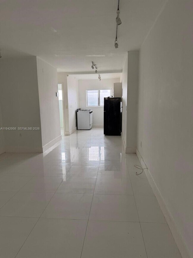 Building Photo - 825 Euclid Ave