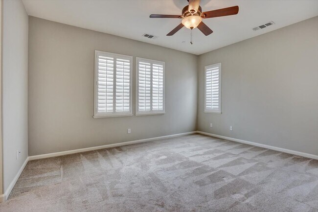 Building Photo - 683 Courtyards Loop