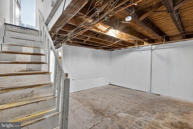 Building Photo - 331 W 21st St