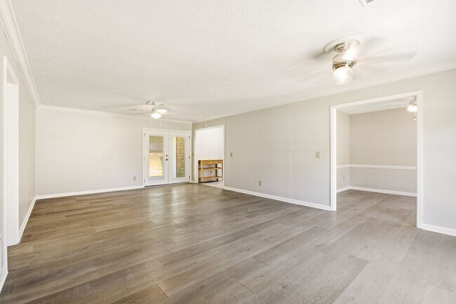 Building Photo - Renovated North Columbus Home with Fenced Yard!