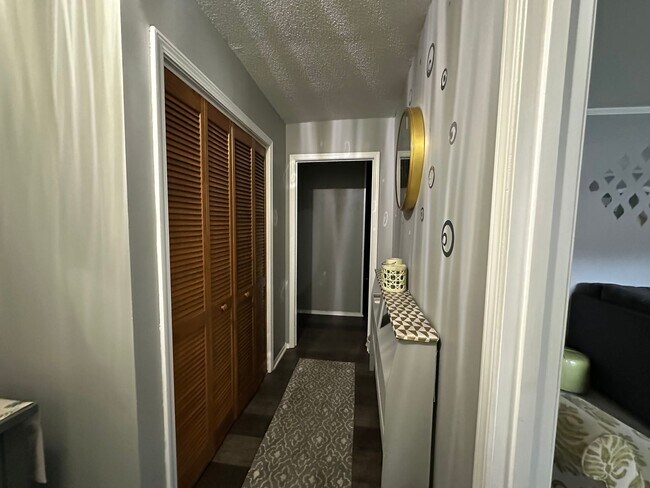 Building Photo - Introducing a charming 3-bedroom, 2.5-bathroom house located in the desirable area of Russellville