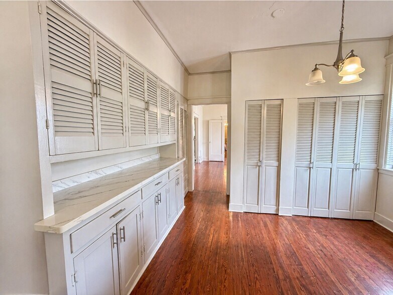 Building Photo - 2035 Joseph St