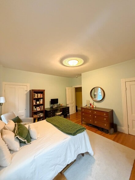 Building Photo - 283 Summer St