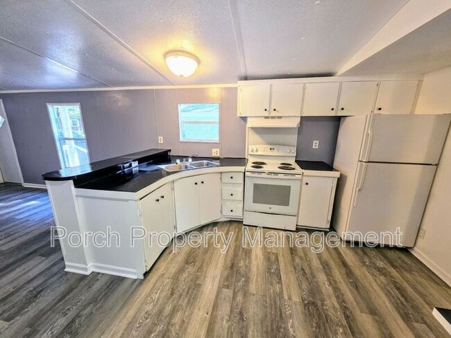 Building Photo - 12 Anne Cir