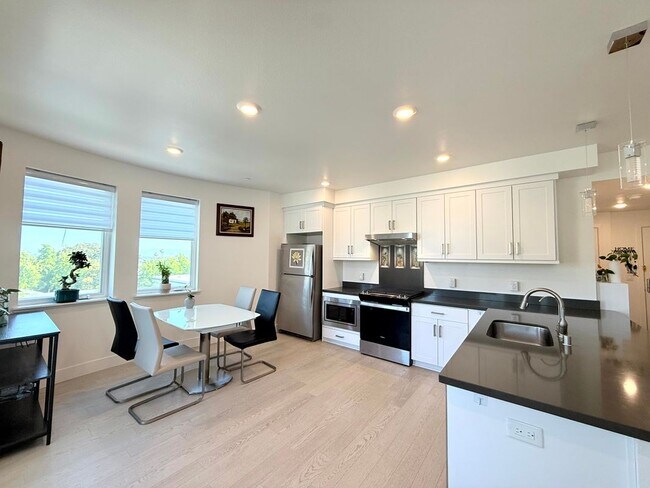 Building Photo - 42111 Osgood Rd