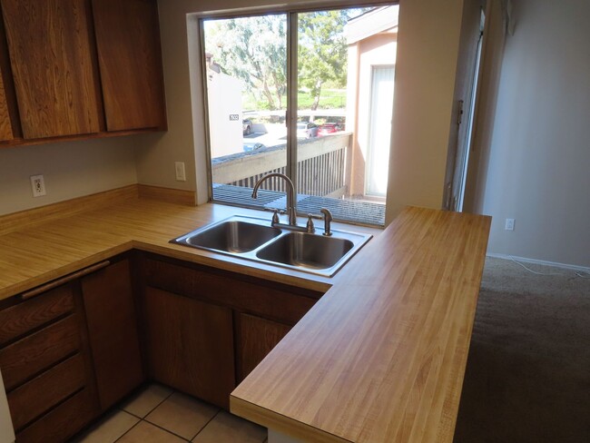 Building Photo - One Bedroom Condo in Mission Valley