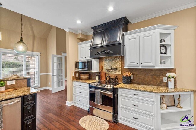 Building Photo - 300 Cheshire Dr