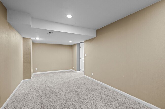 Building Photo - Gorgeous home by Sloans Lake!