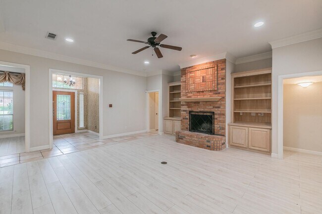 Building Photo - Beautiful 4 Bedroom Home in Ridgmar