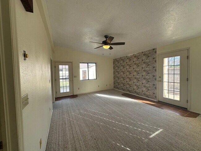 Building Photo - 3059 Bayberry Cir