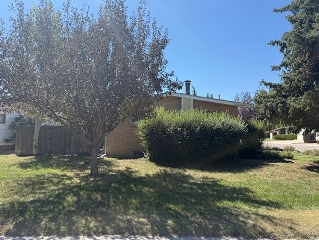 Building Photo - House For Lease