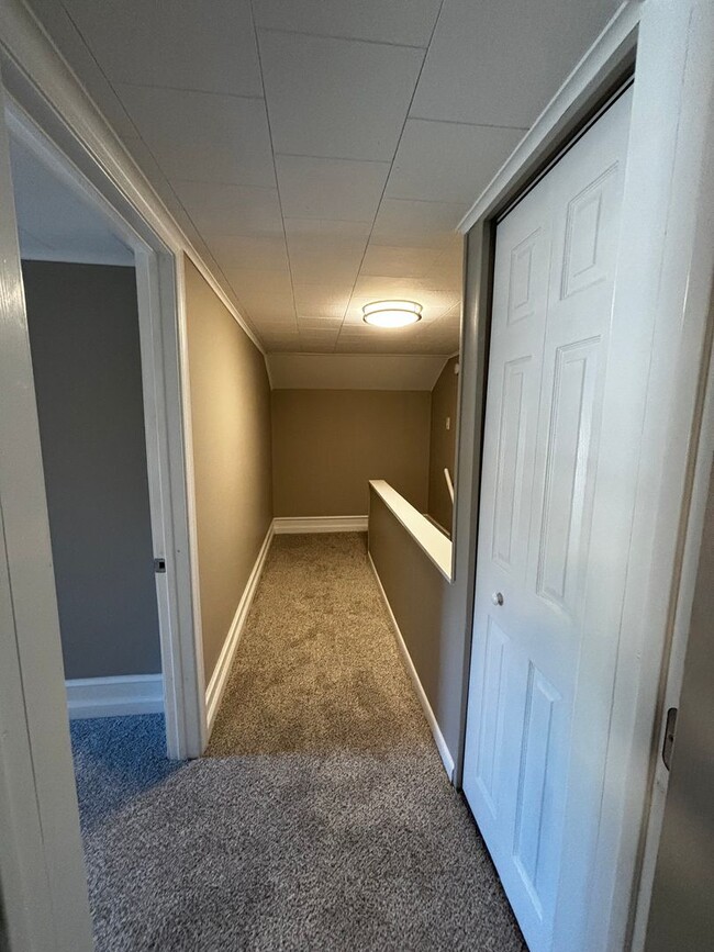 Building Photo - Newly remodeled 3+ bedroom