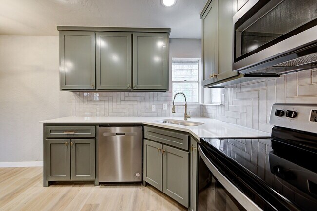 Building Photo - 320 NW 86th St