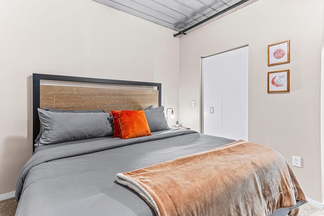 Building Photo - 201 S 1st St