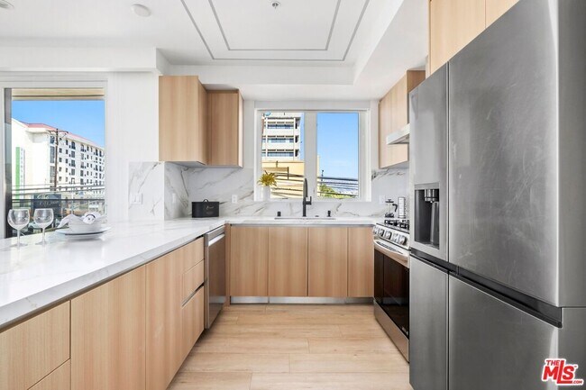 Building Photo - 1414 S Beverly Dr