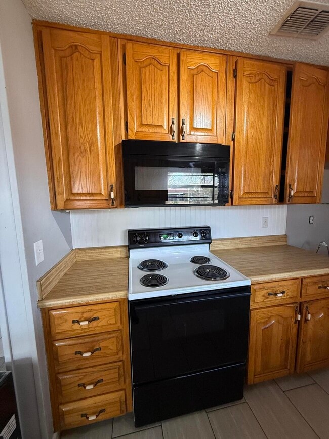 Building Photo - 204 Devon Ct