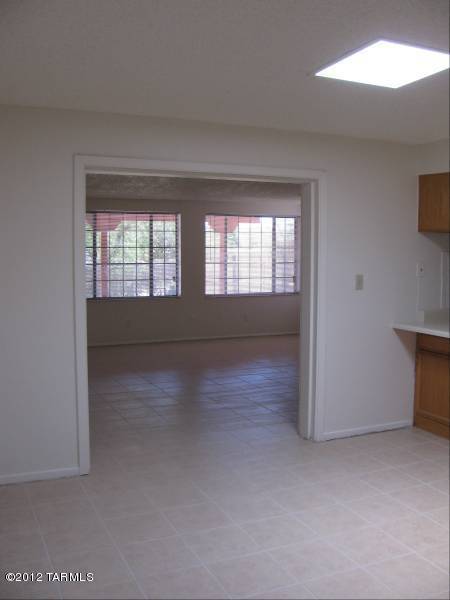 Building Photo - 7441 N Rae Ave