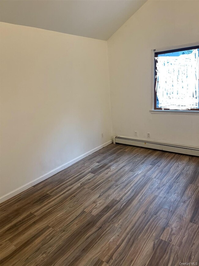 Building Photo - 178 Commack Rd