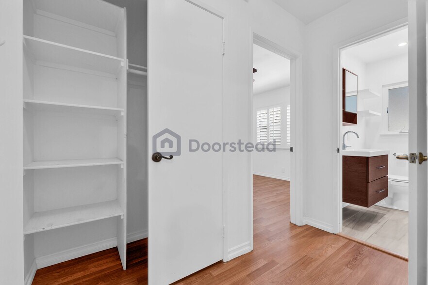 Building Photo - 5835 Bowcroft St