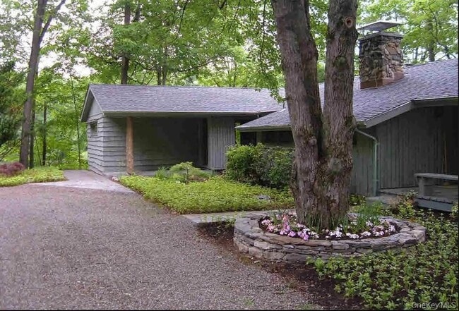 Primary Photo - 272 Drake Rd