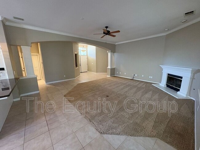 Building Photo - 2511 S Peppertree St