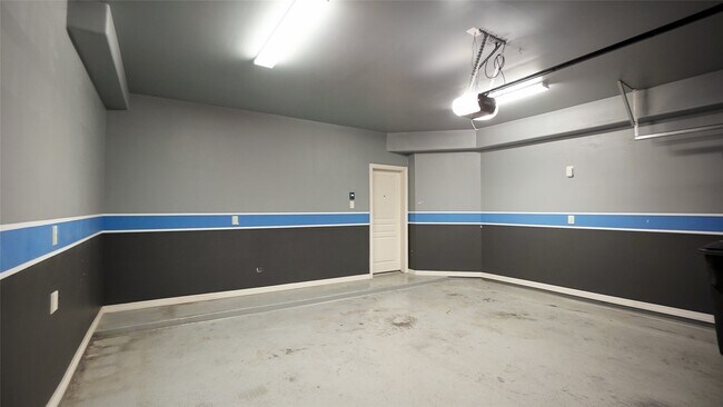 Building Photo - 1415 Nashua St