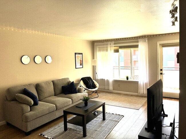 living area (facing sw) furnishings opt for sale - 7001 Sand Point Way NE