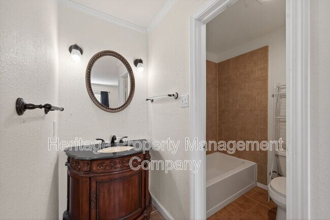 Building Photo - 609 Oak Park Dr