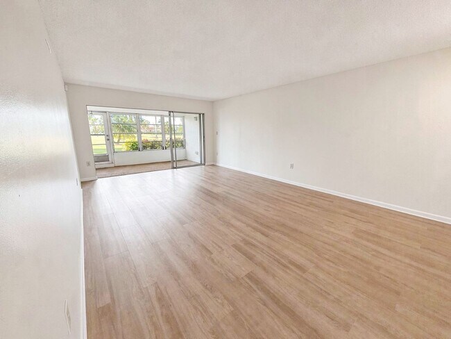 Building Photo - AVAILABLE NOW! Beautifully Renovated First-Floor Condo with Peaceful Screened Lanai
