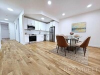 Building Photo - Massive 3,000+ Sq Ft 4BD/2BA Duplex with H...