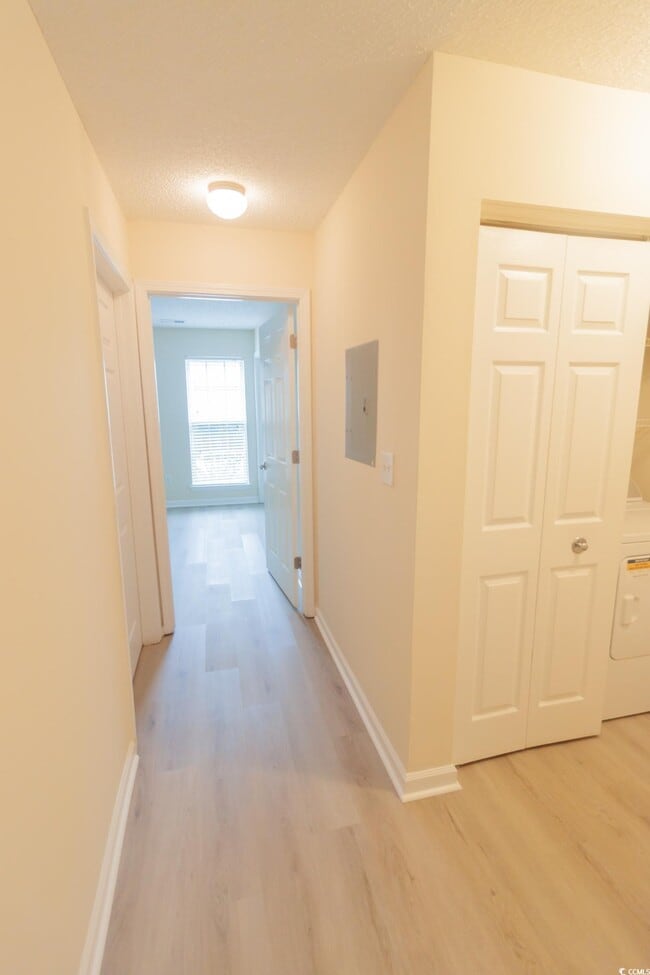 Building Photo - 3795 Hitchcock Way