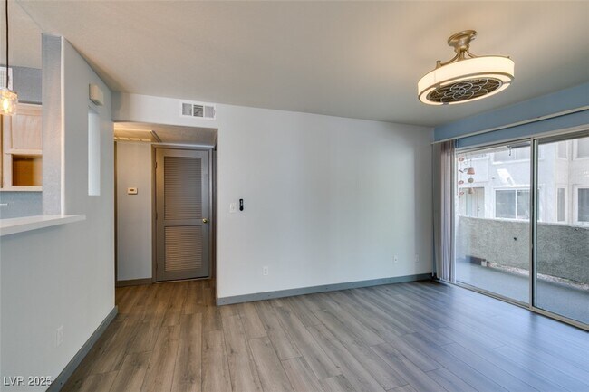 Building Photo - 3168 Tarpon Dr