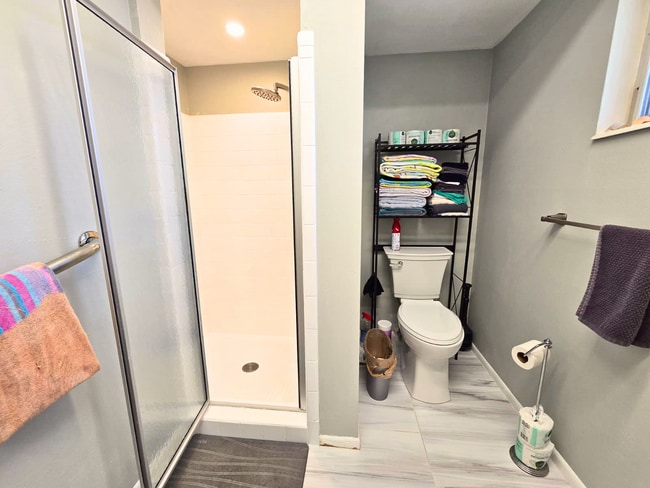 Building Photo - Charming 2 Bed/ 2 Bath Home w/ Garage in Sarasota