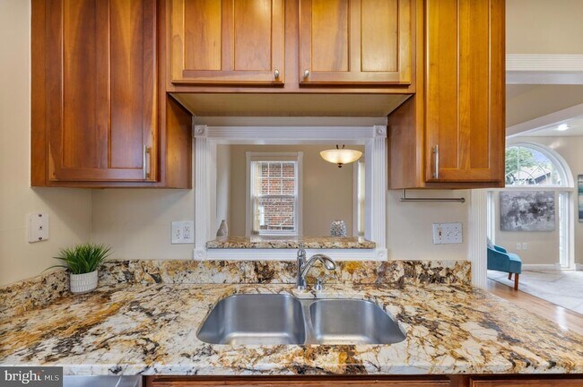 Building Photo - 2231 Otis St NE