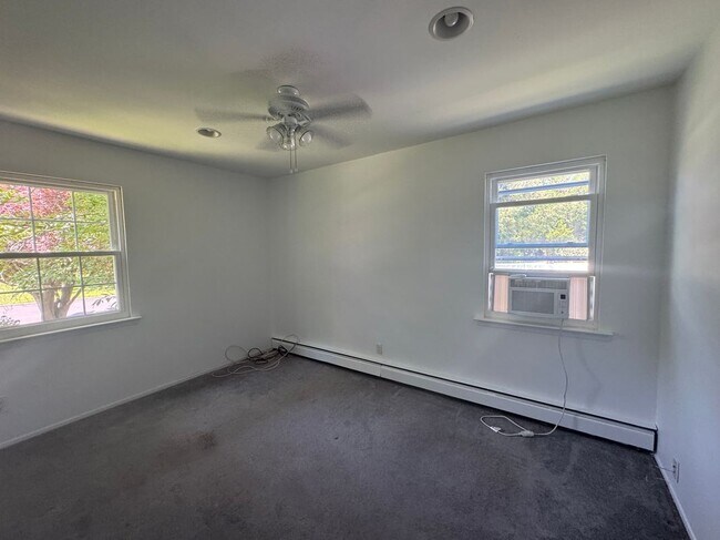 Building Photo - 3 Janis Ln