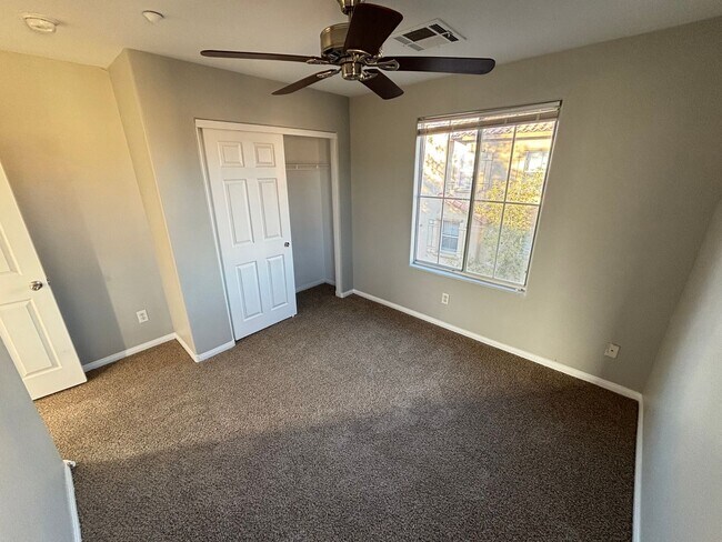 Building Photo - Beautiful Trilevel 3 Bed/3bath/2 car home located in Northwest Las Vegas --Enjoy Rent-Free Holidays!