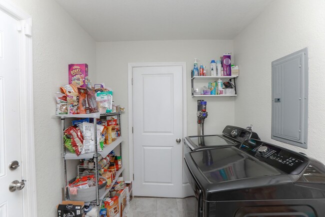 Building Photo - Stylish 3-Bed Brick Home in Central VB!