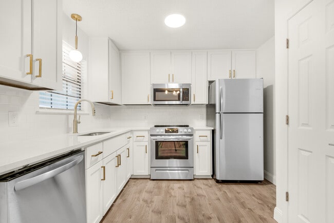 Building Photo - 6572 Bass Ln