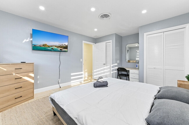 Building Photo - 2128 Dock St