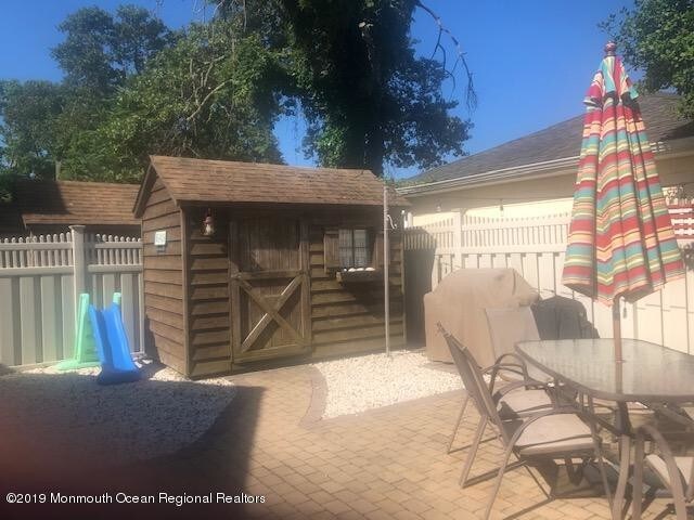 Building Photo - 1807 Greenwood Terrace