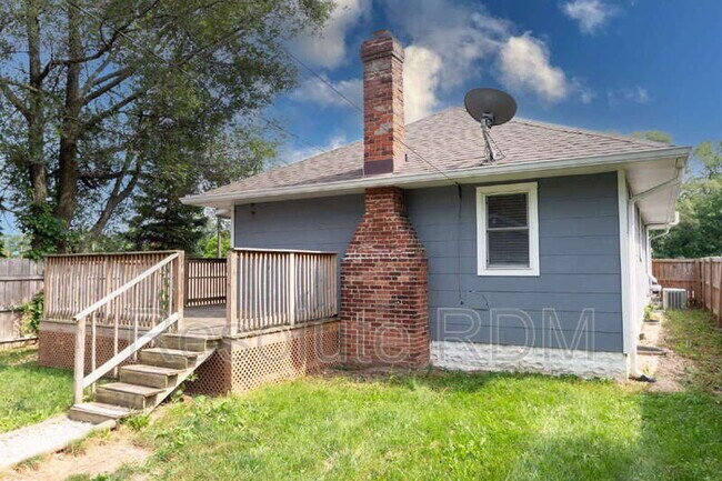 Building Photo - 1622 E Raymond St