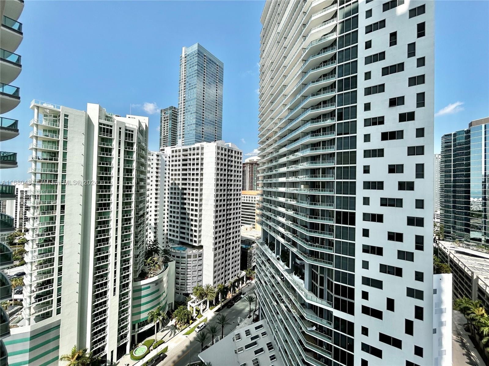 Building Photo - 1331 Brickell Bay Dr