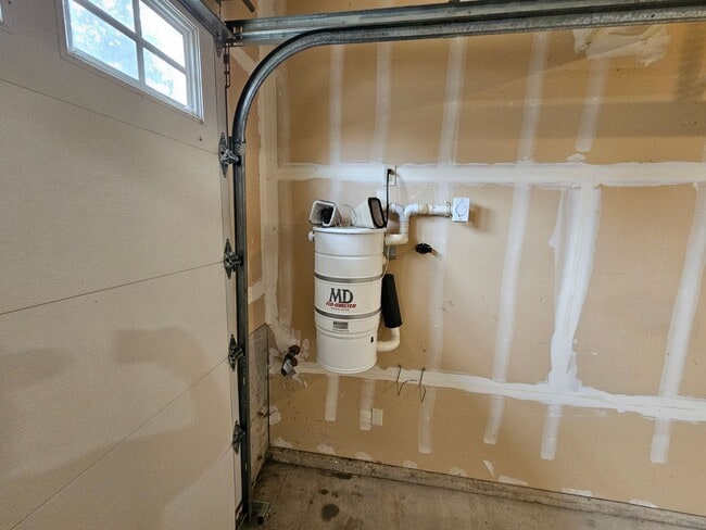 Building Photo - 713 Park Ln