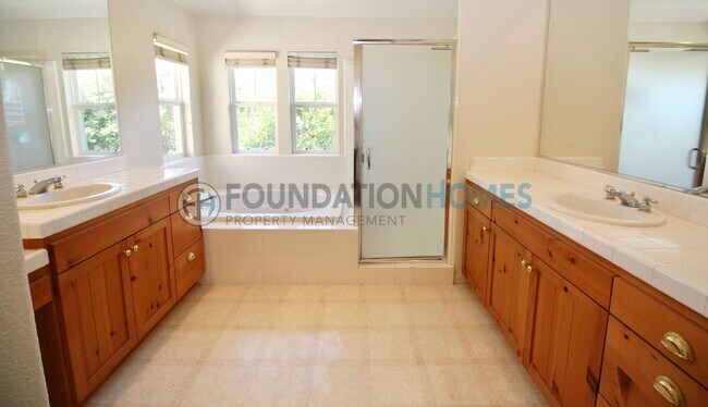 Building Photo - Rare 5BD Corner Lot Home in Hamilton Southgate — Soaring Ceilings & Hardwood Floors - FOUNDATION