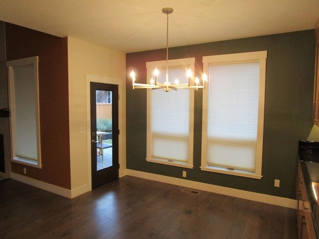 Building Photo - Custom Home in Crystal Springs Subdivision - Available Now!